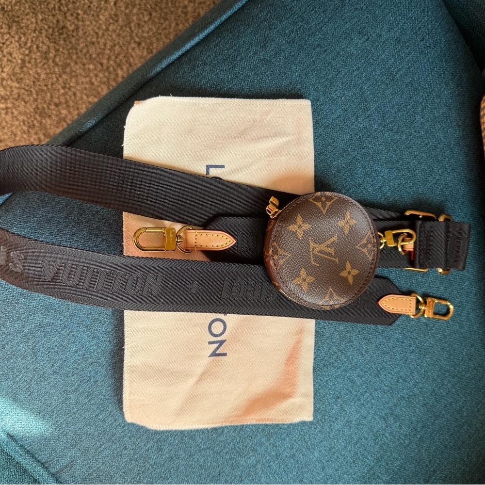 Louis Vuitton Black Bandouliere - J02487